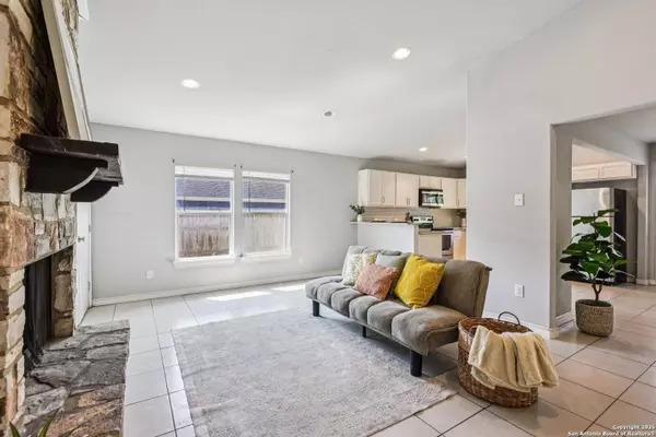 238 Guilford FRG, Universal City, TX 78148