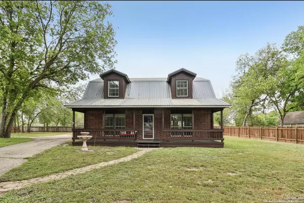 410 Woodlake Dr, Mcqueeney, TX 78123