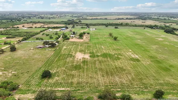 12885 LA VERNIA RD, St Hedwig, TX 78152