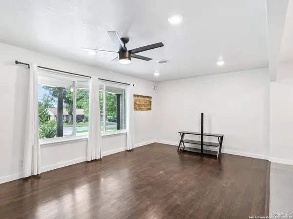 2727 Belvoir Dr, San Antonio, TX 78230