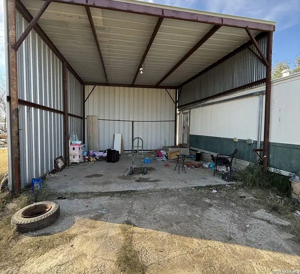 1513 Hough, Adkins, TX 78101