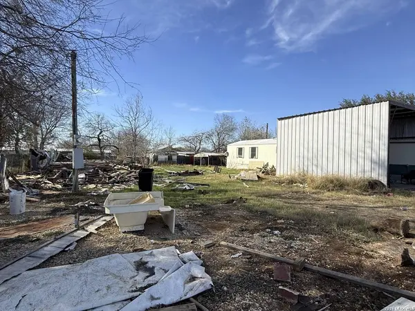 1513 Hough, Adkins, TX 78101