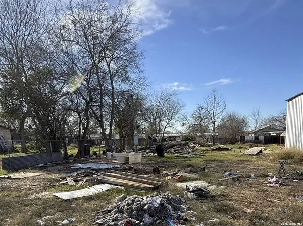 1513 Hough, Adkins, TX 78101