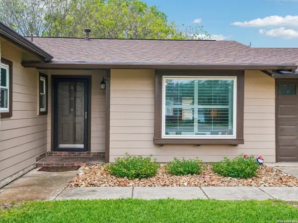 915 HORSESHOE TRL, Universal City, TX 78148