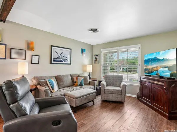 915 HORSESHOE TRL, Universal City, TX 78148