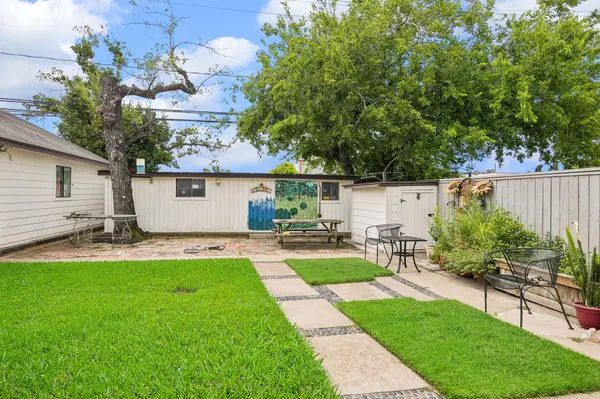 1249 Du Barry LN, Houston, TX 77018
