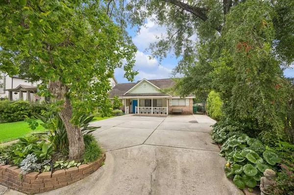1249 Du Barry LN, Houston, TX 77018