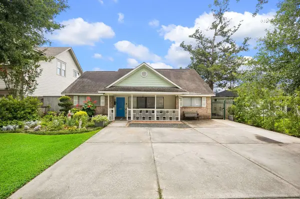 1249 Du Barry LN, Houston, TX 77018