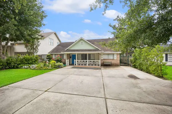 1249 Du Barry LN, Houston, TX 77018