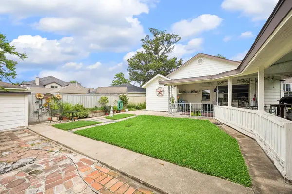 1249 Du Barry LN, Houston, TX 77018