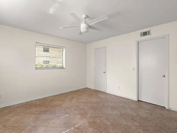400 18th ST #4, Vero Beach, FL 32960
