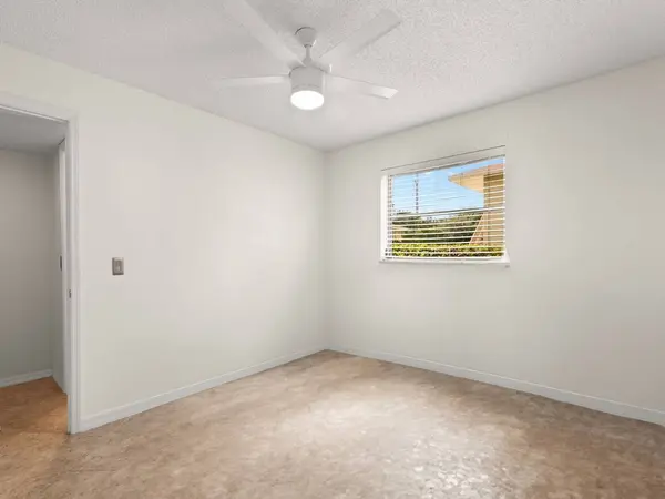 400 18th ST #4, Vero Beach, FL 32960