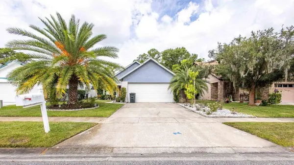 884 N LAKE STERLING CT