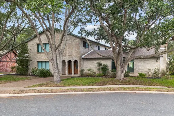 1010 Karnak DR, Corpus Christi, TX 78412
