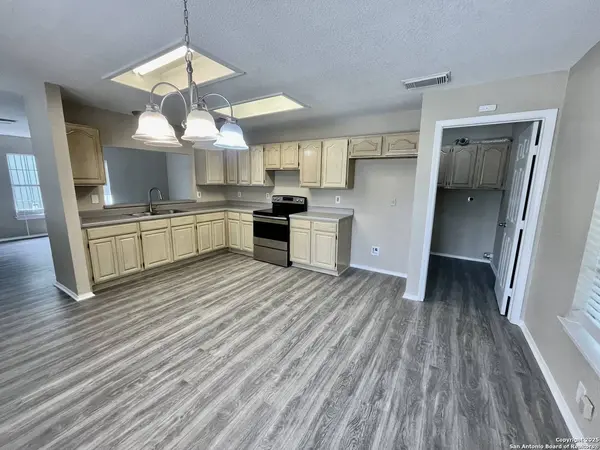 1109 Shadwell Dr, San Antonio, TX 78228