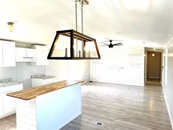 689 County Road 3031, Orange Grove, TX 78372