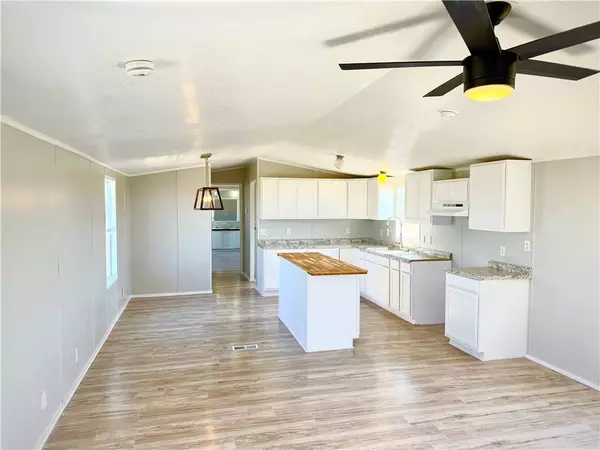 689 County Road 3031, Orange Grove, TX 78372