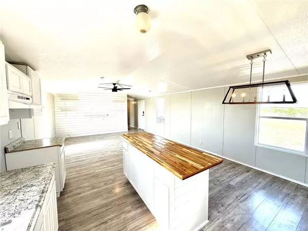 689 County Road 3031, Orange Grove, TX 78372