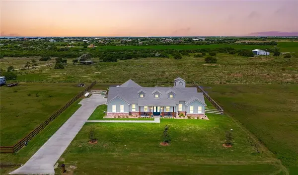 1363 Saltgrass DR, Taft, TX 78390