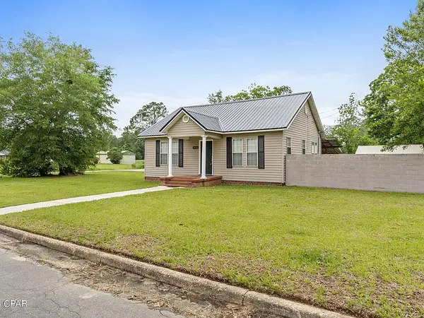 1016 10th Ave, Graceville, FL 32440-1908