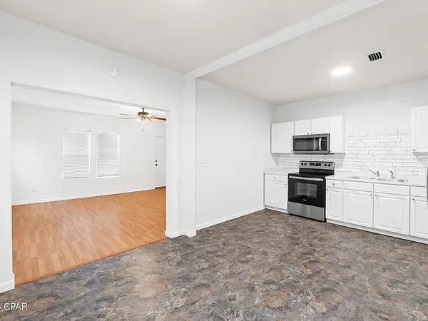 1016 10th Ave, Graceville, FL 32440-1908