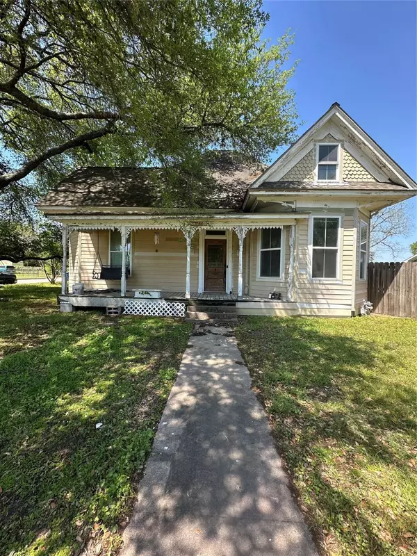 1045 8th ST, Hempstead, TX 77445