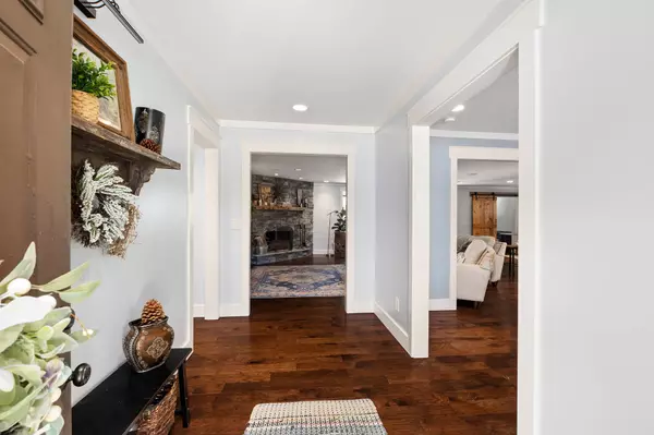 2710 Colonial DR, Dickinson, TX 77539