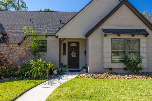 2710 Colonial DR, Dickinson, TX 77539