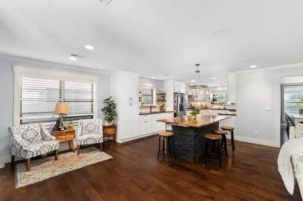 2710 Colonial DR, Dickinson, TX 77539