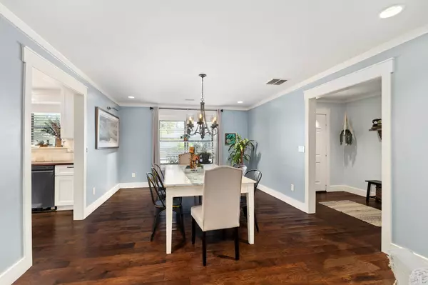 2710 Colonial DR, Dickinson, TX 77539