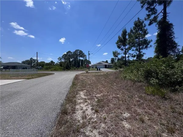 56 Wanda AVE S, Lehigh Acres, FL 33976