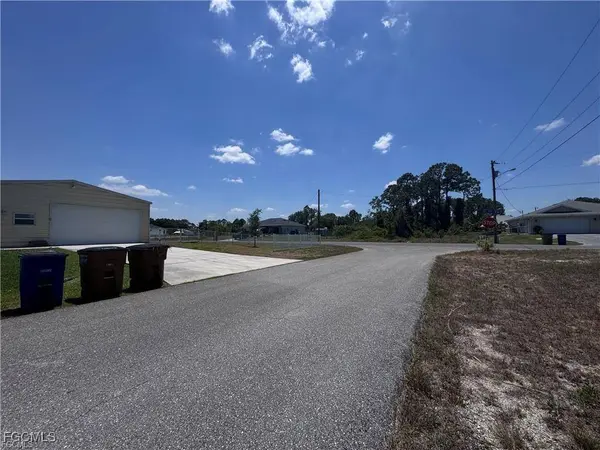 56 Wanda AVE S, Lehigh Acres, FL 33976