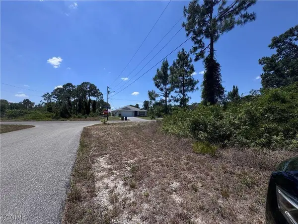 56 Wanda AVE S, Lehigh Acres, FL 33976