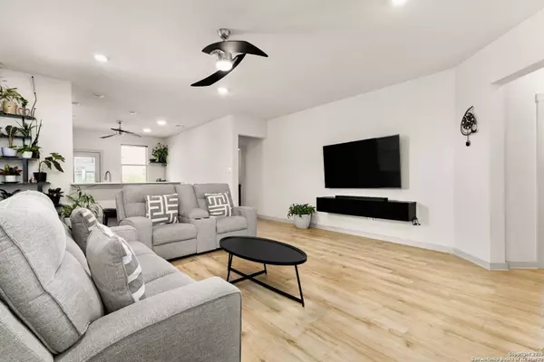 120 new hampton, San Marcos, TX 78666