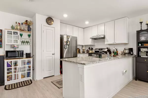 6830 Wolf Vly, San Antonio, TX 78242