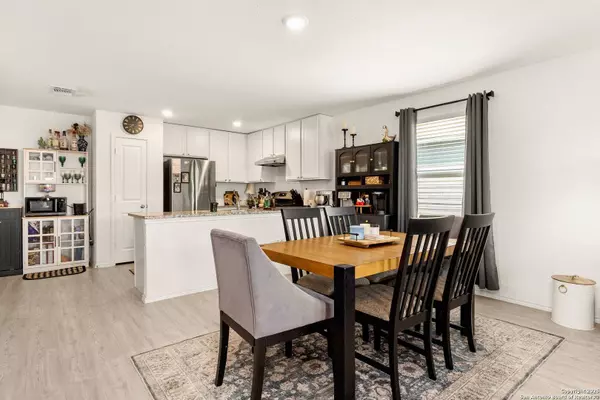 6830 Wolf Vly, San Antonio, TX 78242