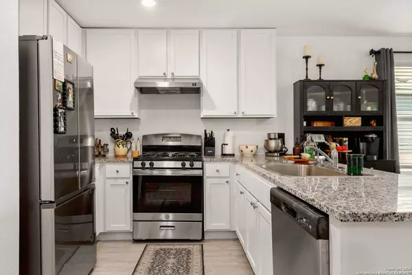 6830 Wolf Vly, San Antonio, TX 78242