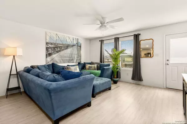 6830 Wolf Vly, San Antonio, TX 78242