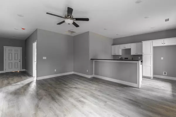 4718 Metro Park LN, Hixson, TN 37343