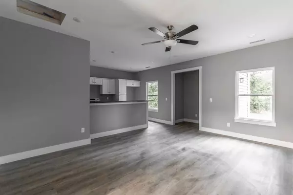 4718 Metro Park LN, Hixson, TN 37343