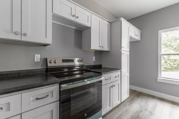 4718 Metro Park LN, Hixson, TN 37343