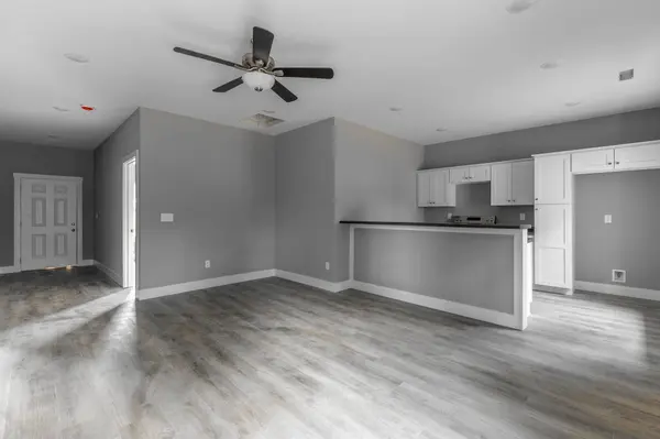 4718 Metro Park LN, Hixson, TN 37343