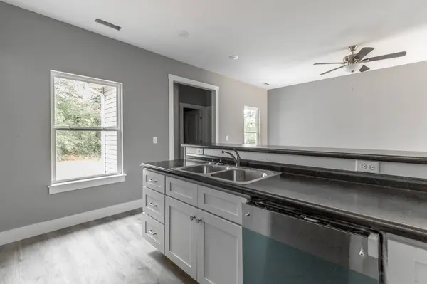 4718 Metro Park LN, Hixson, TN 37343