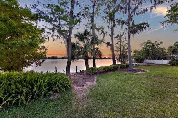 11632 LAKE WILLIS DR, Orlando, FL 32821