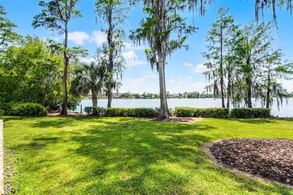 11632 LAKE WILLIS DR, Orlando, FL 32821