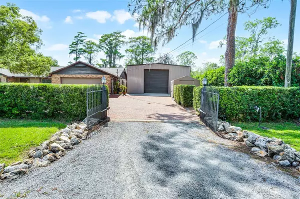 11632 LAKE WILLIS DR, Orlando, FL 32821