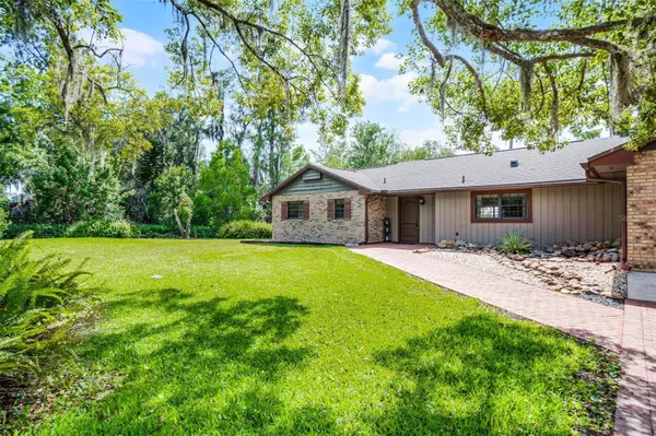 11632 LAKE WILLIS DR, Orlando, FL 32821