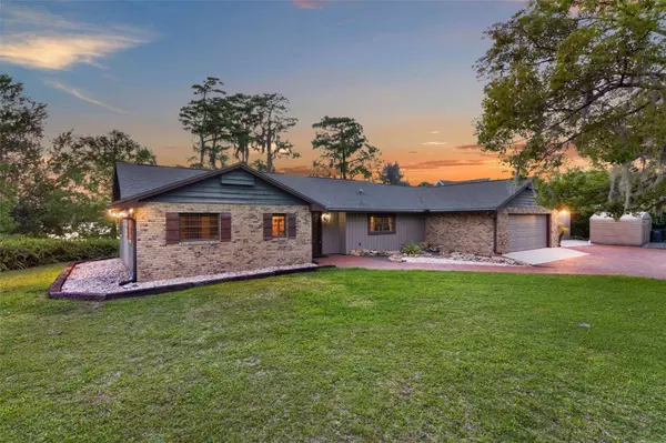 11632 LAKE WILLIS DR, Orlando, FL 32821