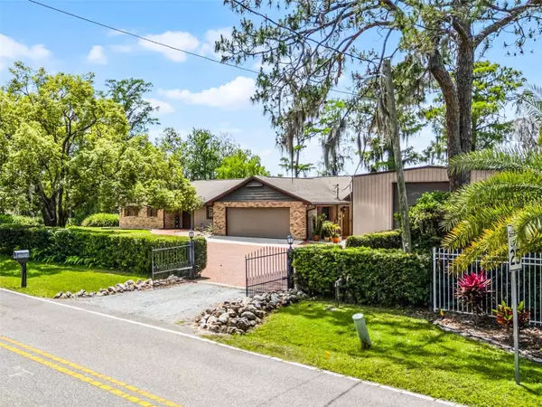 11632 LAKE WILLIS DR, Orlando, FL 32821