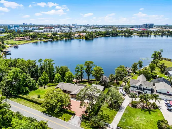 11632 LAKE WILLIS DR, Orlando, FL 32821